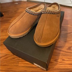Ugg Tasman Slipper. Mens size 9. Chestnut color. New with tags. Never worn.